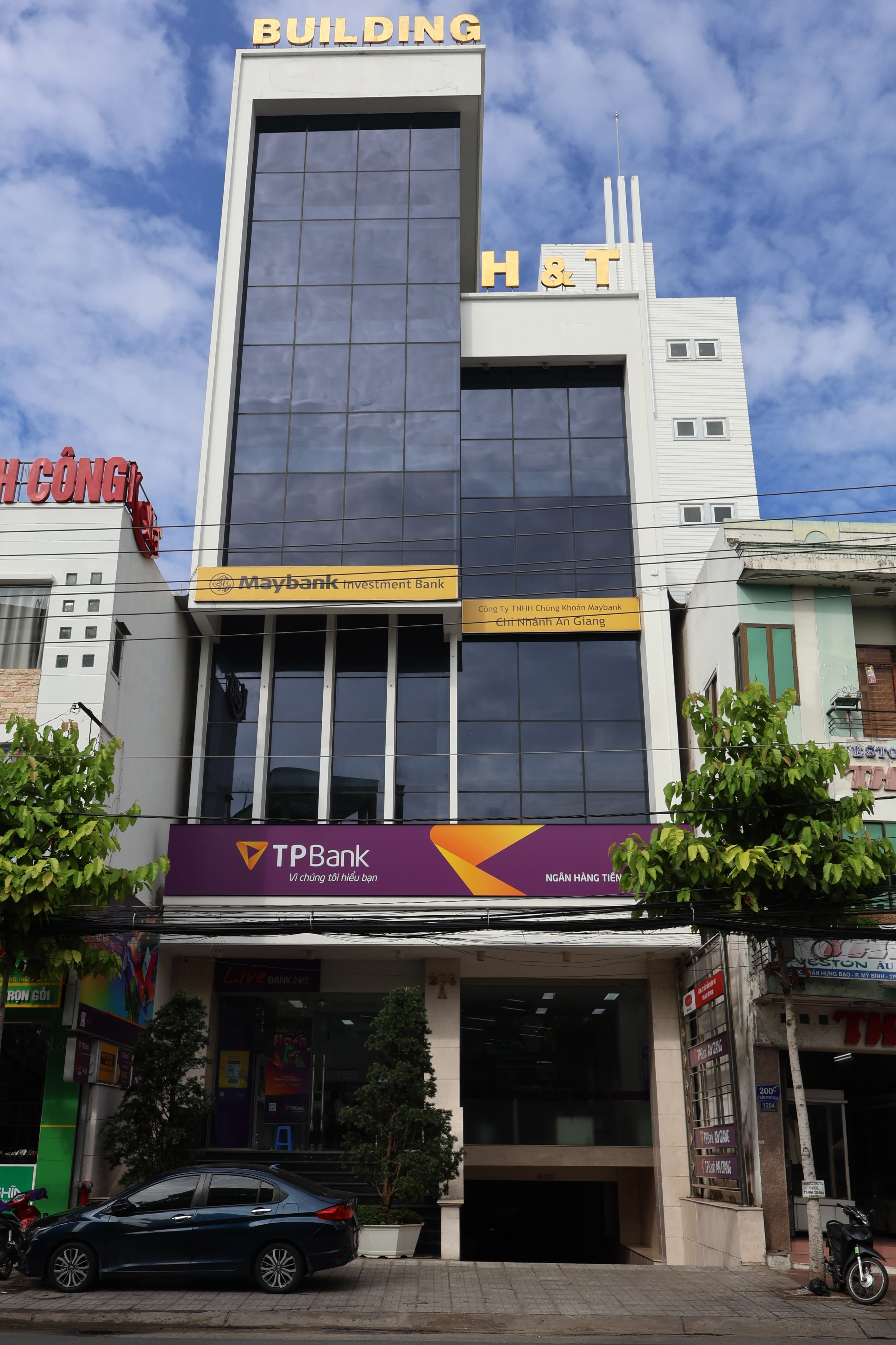 H&T Building exterior backdrop