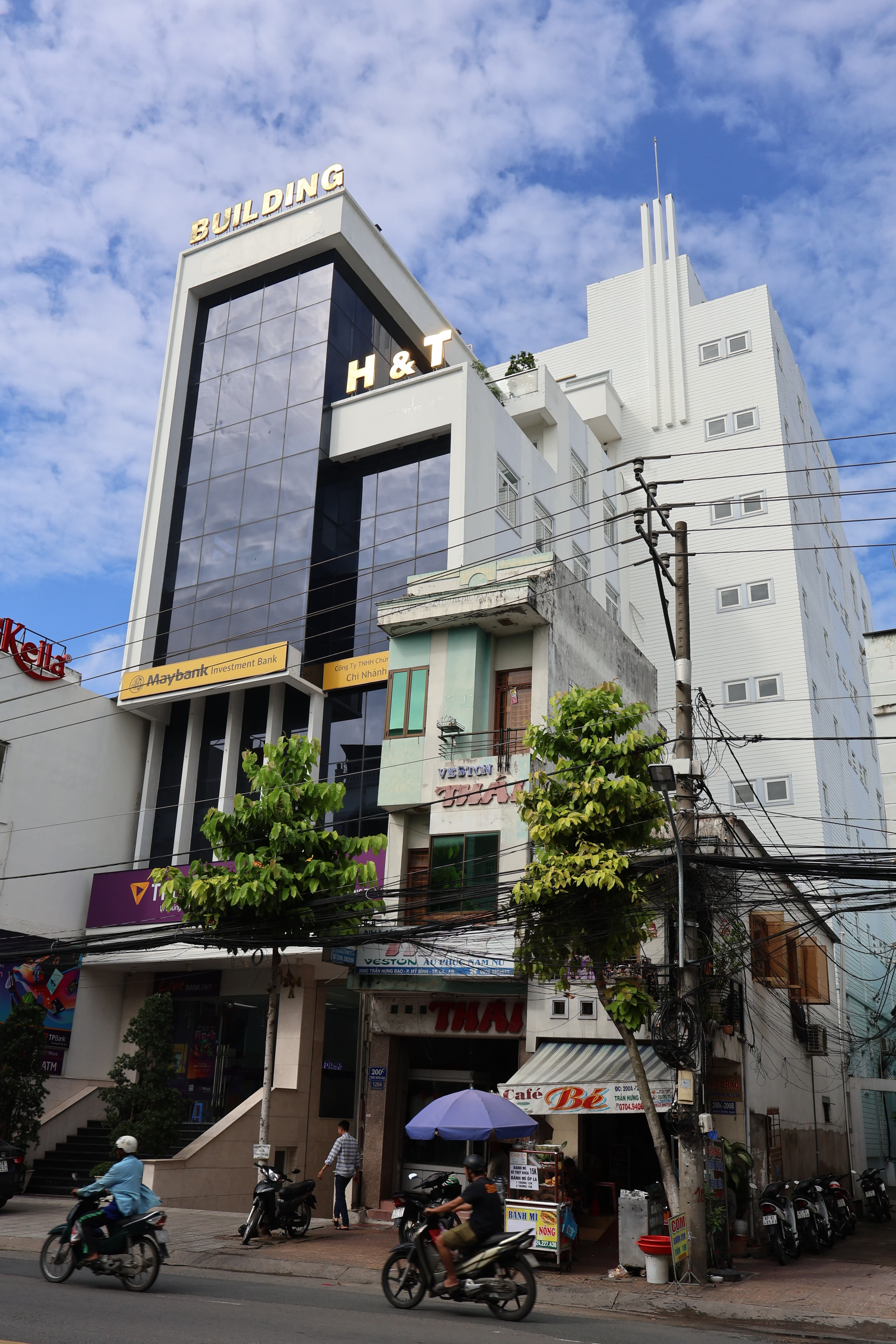 Mặt tiền tòa nhà văn phòng H&T Building tại Long Xuyên